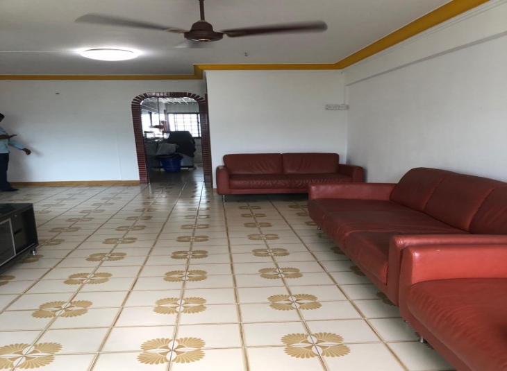 HDB in 215 BUKIT BATOK STREET 21